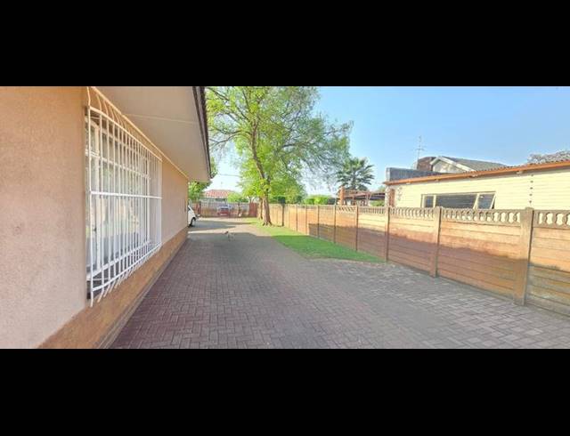 5 BEDROOM HOUSE FOR SALE IN ARCON PARK